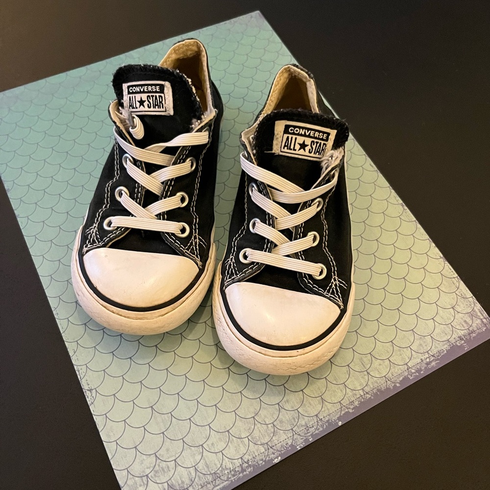 Converse All Stars low cut Toddler/ Kids Black Canvas Sneakers Sz 9